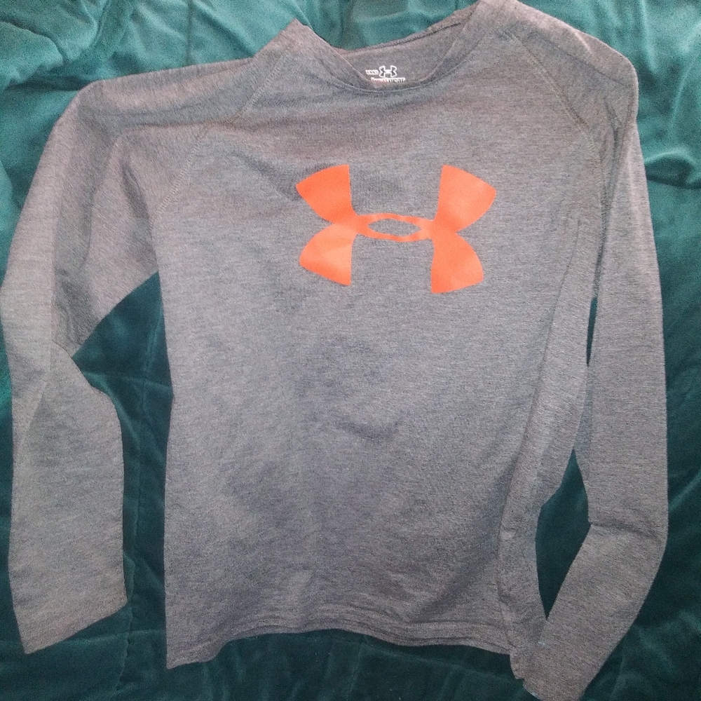 Under Armour Youth Medium heat gear Long Sleeve
